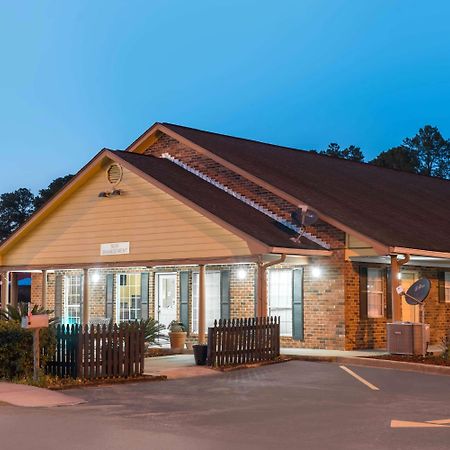 Travelodge By Wyndham Санти Экстерьер фото
